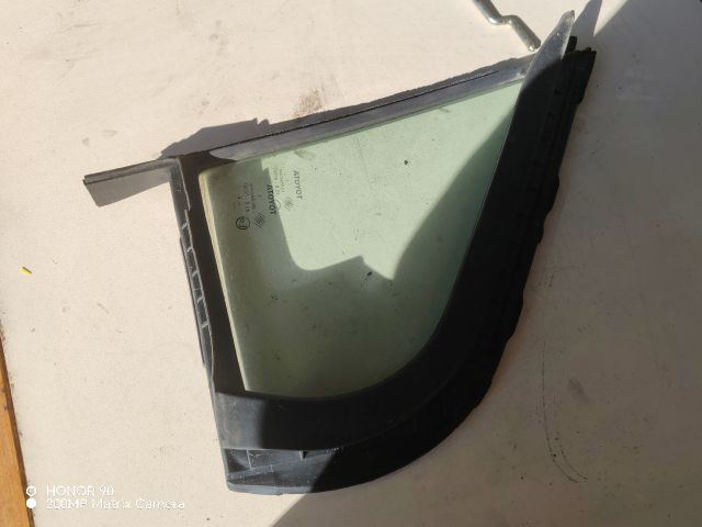 bontott TOYOTA YARIS Bal első Fixüveg (Ajtóban)