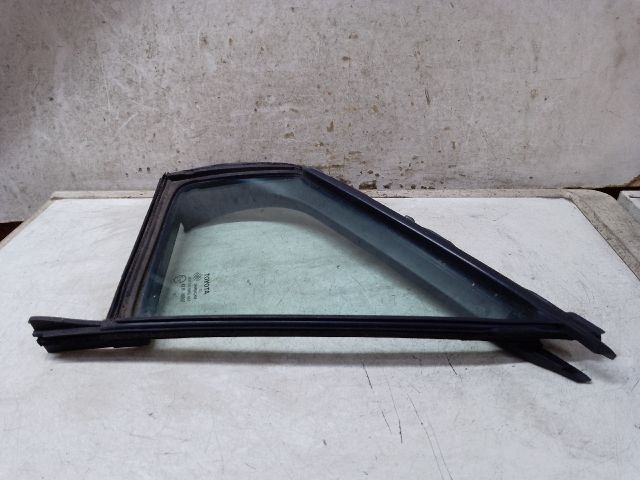 bontott TOYOTA YARIS Bal első Fixüveg (Ajtóban)