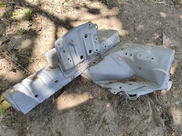 bontott TOYOTA YARIS Bal első Hossznyúlvány