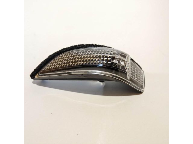 bontott TOYOTA YARIS Bal első Irányjelző