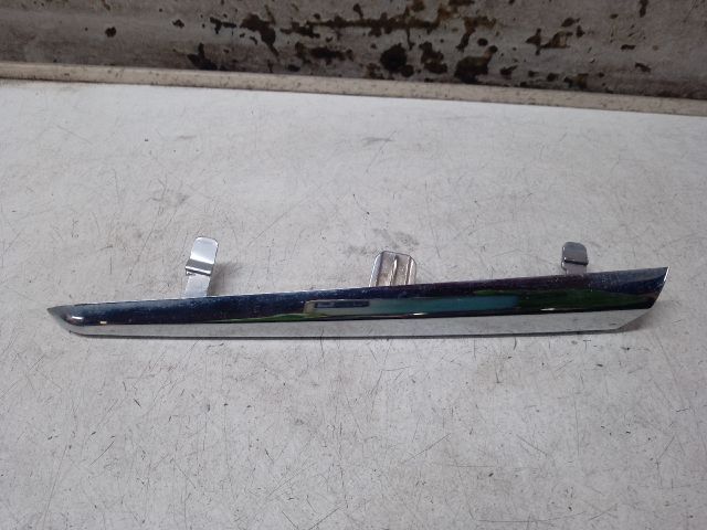 bontott TOYOTA YARIS Bal első Lökhárító Díszléc