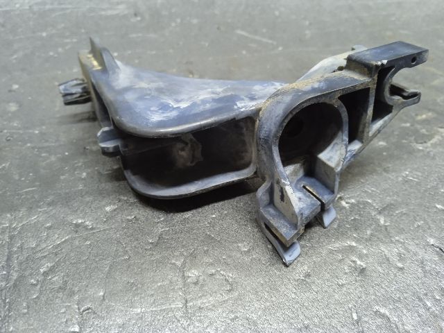 bontott TOYOTA YARIS Bal első Lökhárító Tartó (Műanyag)