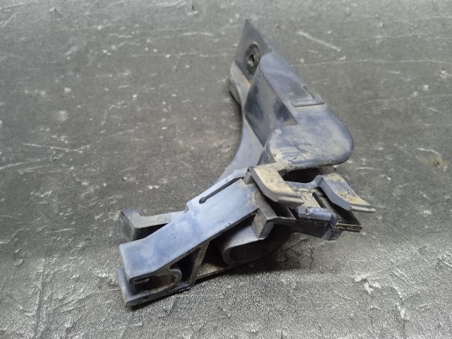 bontott TOYOTA YARIS Bal első Lökhárító Tartó (Műanyag)