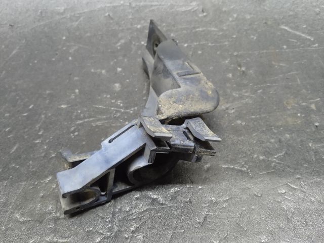 bontott TOYOTA YARIS Bal első Lökhárító Tartó (Műanyag)