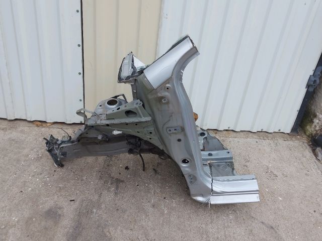 bontott TOYOTA YARIS Bal első Negyed Karosszéria Csomag