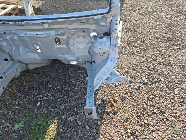 bontott TOYOTA YARIS Bal első Negyed Karosszéria Csomag