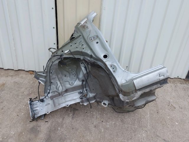 bontott TOYOTA YARIS Bal első Negyed Karosszéria Csomag