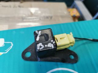 bontott TOYOTA YARIS Bal első Oldal Ütközés Érzékelő