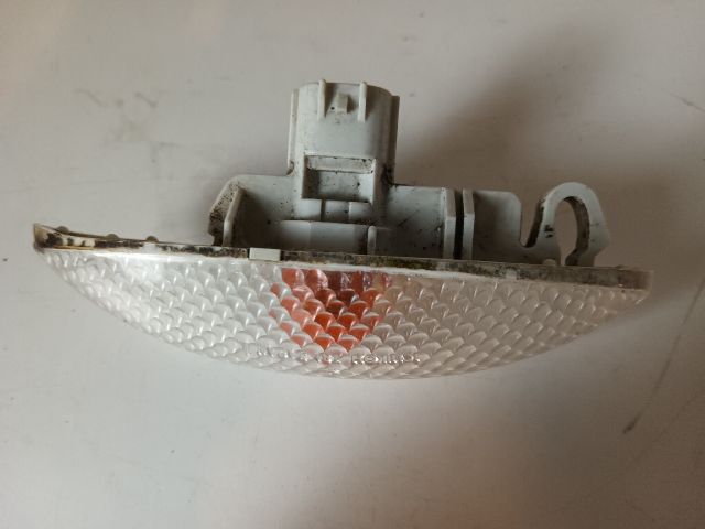 bontott TOYOTA YARIS Bal első Sárvédő Irányjelző