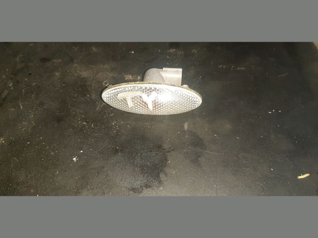 bontott TOYOTA YARIS Bal első Sárvédő Irányjelző