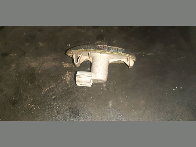 bontott TOYOTA YARIS Bal első Sárvédő Irányjelző