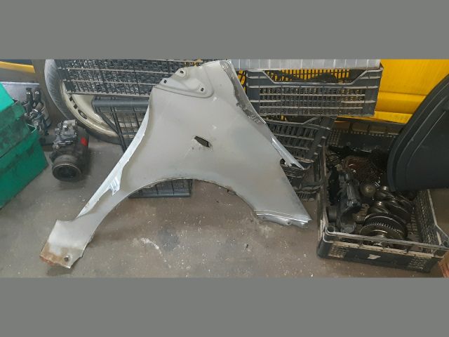 bontott TOYOTA YARIS Bal első Sárvédő