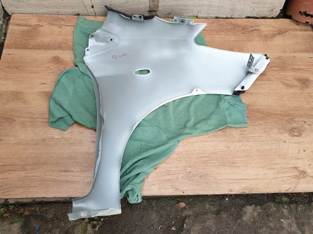 bontott TOYOTA YARIS Bal első Sárvédő