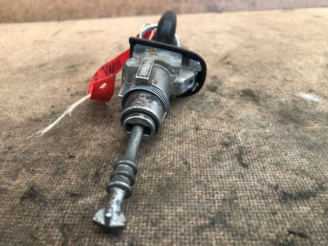 bontott TOYOTA YARIS Bal első Zárbetét