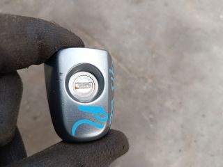 bontott TOYOTA YARIS Bal első Zárbetét