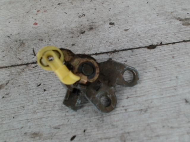 bontott TOYOTA YARIS Bal első Zárbetét