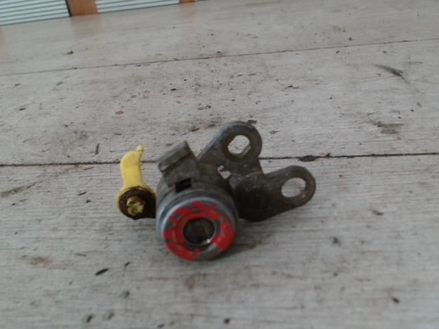 bontott TOYOTA YARIS Bal első Zárbetét