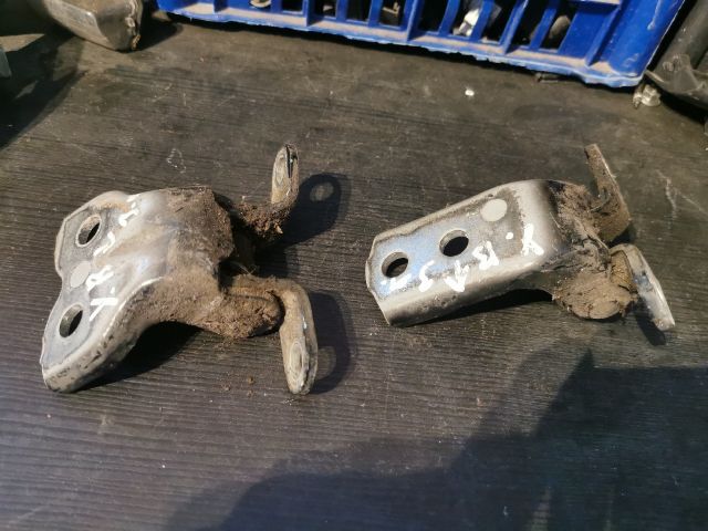 bontott TOYOTA YARIS Bal első Zsanér