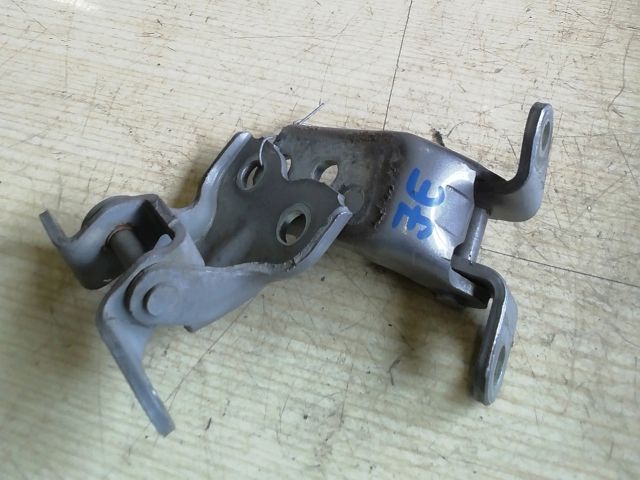 bontott TOYOTA YARIS Bal első Zsanér