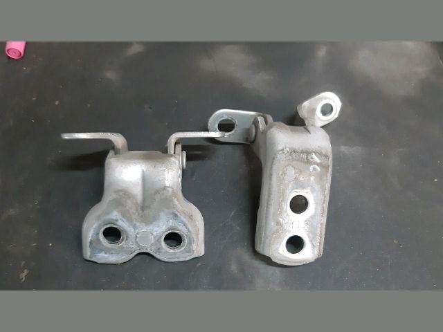 bontott TOYOTA YARIS Bal első Zsanér