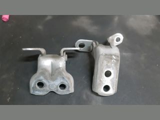 bontott TOYOTA YARIS Bal első Zsanér