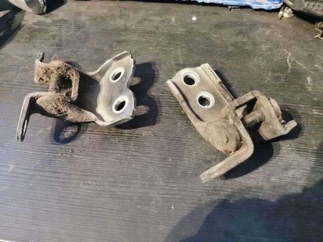 bontott TOYOTA YARIS Bal első Zsanér