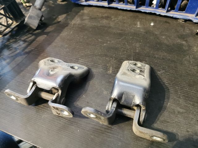 bontott TOYOTA YARIS Bal első Zsanér