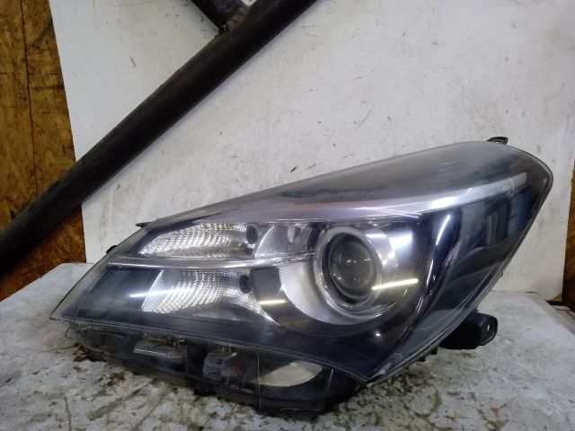 bontott TOYOTA YARIS Bal Fényszóró
