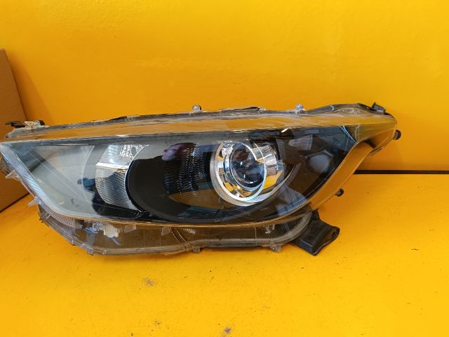 bontott TOYOTA YARIS Bal Fényszóró