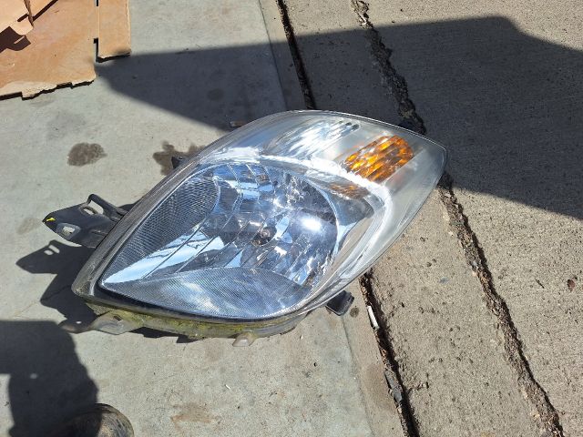 bontott TOYOTA YARIS Bal Fényszóró