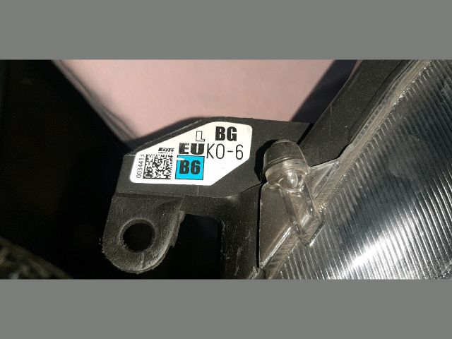 bontott TOYOTA YARIS Bal Fényszóró