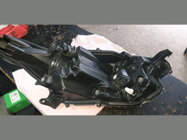 bontott TOYOTA YARIS Bal Fényszóró