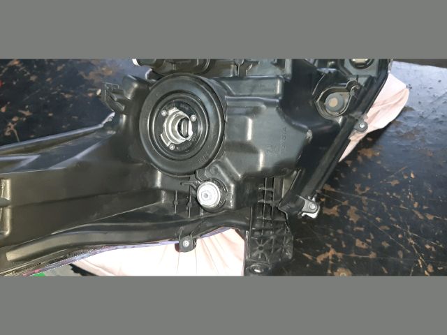 bontott TOYOTA YARIS Bal Fényszóró