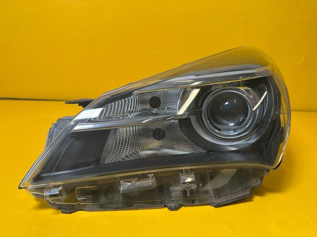 bontott TOYOTA YARIS Bal Fényszóró