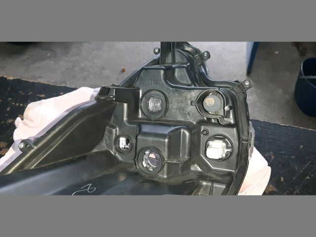 bontott TOYOTA YARIS Bal Fényszóró