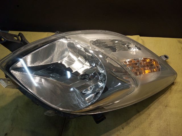 bontott TOYOTA YARIS Bal Fényszóró