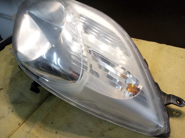 bontott TOYOTA YARIS Bal Fényszóró