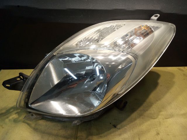 bontott TOYOTA YARIS Bal Fényszóró