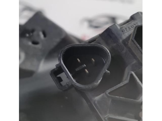 bontott TOYOTA YARIS Bal Fényszóró