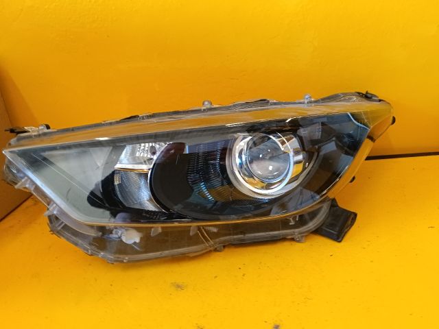 bontott TOYOTA YARIS Bal Fényszóró