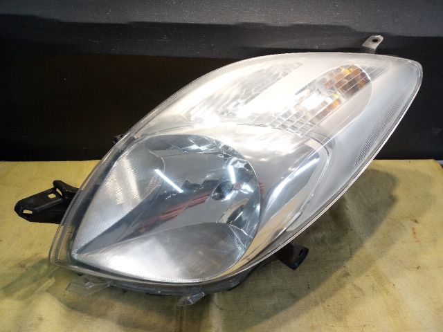 bontott TOYOTA YARIS Bal Fényszóró