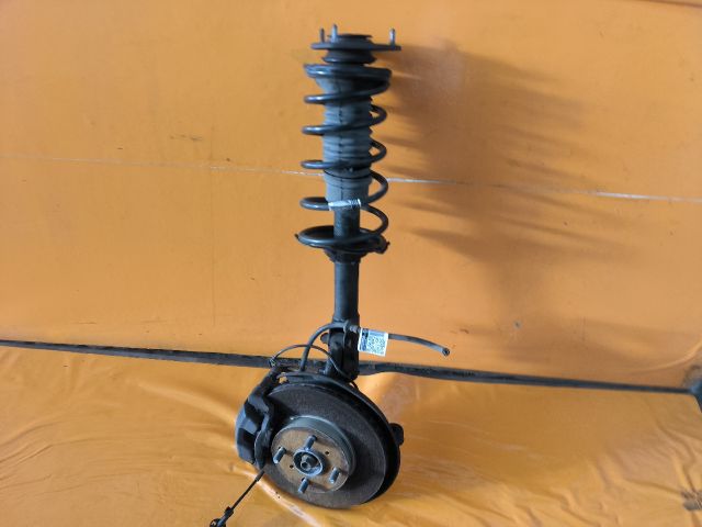 bontott TOYOTA YARIS Bal Gólyaláb Csonkállvánnyal