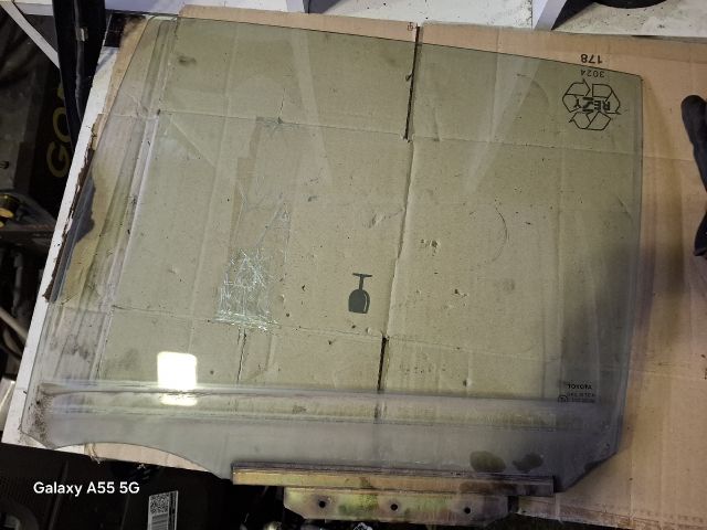 bontott TOYOTA YARIS Bal hátsó Ablak