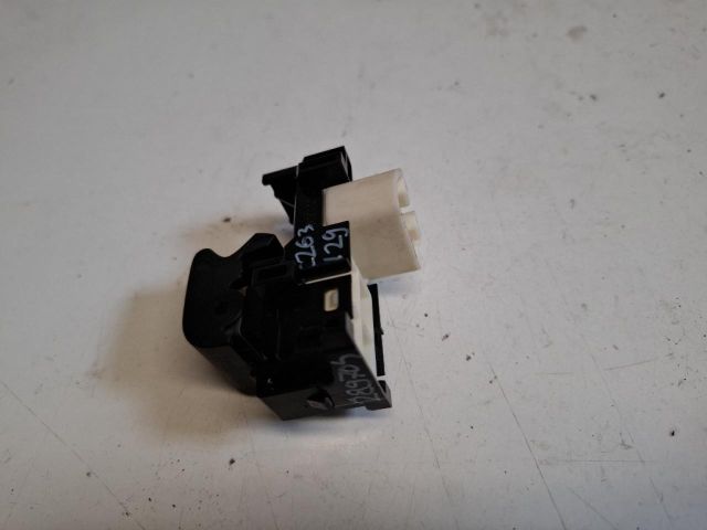 bontott TOYOTA YARIS Bal hátsó Ablakemelő Kapcsoló