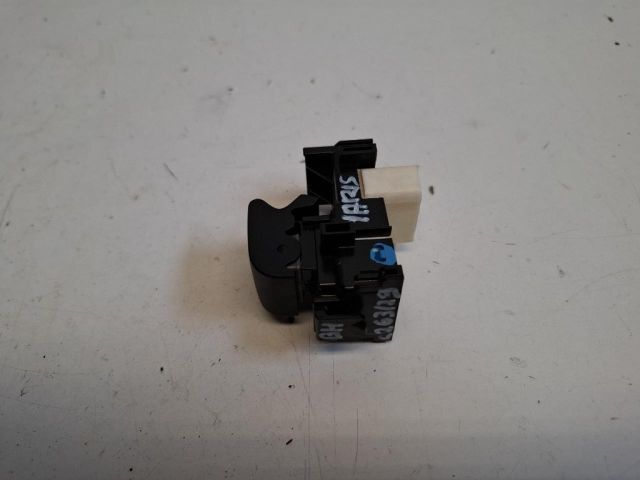 bontott TOYOTA YARIS Bal hátsó Ablakemelő Kapcsoló