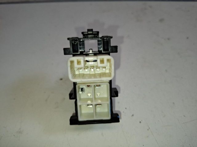 bontott TOYOTA YARIS Bal hátsó Ablakemelő Kapcsoló