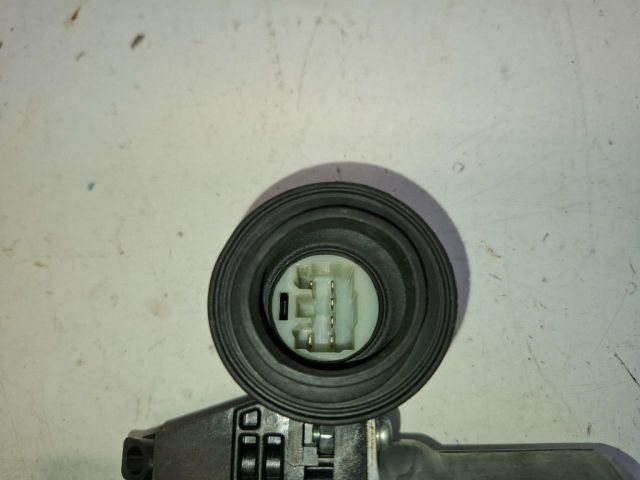 bontott TOYOTA YARIS Bal hátsó Ablakemelő Motor