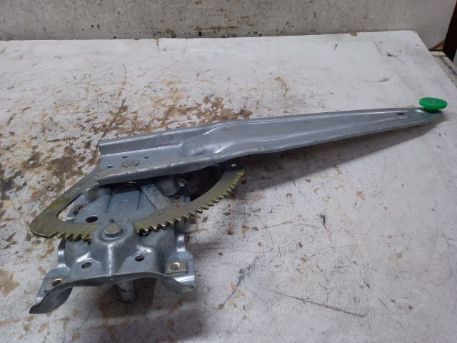 bontott TOYOTA YARIS Bal hátsó Ablakemelő Szerkezet (Mechanikus)