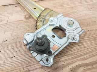 bontott TOYOTA YARIS Bal hátsó Ablakemelő Szerkezet (Mechanikus)