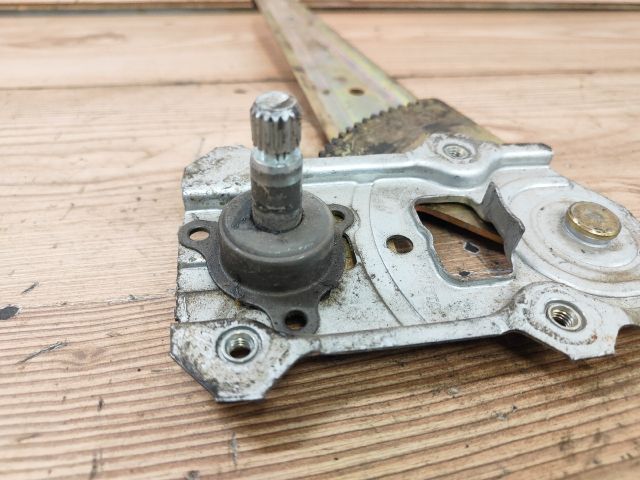 bontott TOYOTA YARIS Bal hátsó Ablakemelő Szerkezet (Mechanikus)